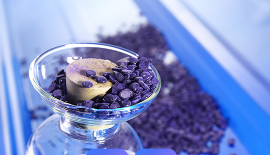 硼?；? /> 
</p>
<h4>
	　　二、化學(xué)性質(zhì)
</h4>
　　?穩(wěn)定性?：化學(xué)性質(zhì)相對(duì)穩(wěn)定，但在一定條件下可能與其他物質(zhì)發(fā)生反應(yīng)。例如，在特定的酸堿環(huán)境或高溫高壓條件下，其化學(xué)結(jié)構(gòu)可能會(huì)發(fā)生變化，從而影響其性能和應(yīng)用效果。<br />
　　?鈷含量?：鈷含量是衡量硼?；捹|(zhì)量的重要指標(biāo)之一，一般鈷含量在22.5±0.5%，也有產(chǎn)品鈷含量為15.5±0.5%。較高的鈷含量通常意味著產(chǎn)品具有更好的粘合促進(jìn)效果等性能。<br />
<h4>
	　　三、應(yīng)用特性
</h4>
　　?粘合促進(jìn)?：作為橡膠與鍍銅、鍍鋅鋼絲的粘合促進(jìn)劑，比普通的鈷鹽粘合力強(qiáng)。在橡膠制品生產(chǎn)中，能夠顯著提高橡膠與鋼絲骨架材料之間的粘合強(qiáng)度，增強(qiáng)制品的整體性能和使用壽命。例如，在鋼絲子午線輪胎的生產(chǎn)中，使用硼酰化鈷可以有效防止輪胎在使用過程中出現(xiàn)鋼絲與橡膠脫層的現(xiàn)象。<br />
　　?耐性優(yōu)良?：具有良好的耐熱、耐濕、耐蒸汽、耐鹽水和防止金屬腐蝕等性能。在復(fù)雜的使用環(huán)境下，能夠保持穩(wěn)定的性能，確保橡膠制品的質(zhì)量和可靠性。例如，在海洋環(huán)境或高溫高濕的工作條件下，使用硼?；捵鳛檎澈洗龠M(jìn)劑的橡膠制品依然能夠保持良好的粘合性能和物理性能。<br />
　　?抗老化性好?：能夠有效抵抗橡膠在使用過程中因氧化、光照、熱等因素引起的老化現(xiàn)象，延長橡膠制品的使用壽命。這使得硼酰化鈷在一些對(duì)橡膠制品耐久性要求較高的領(lǐng)域得到廣泛應(yīng)用，如汽車制造、航空航天等。<br /></div>
      <div   id=